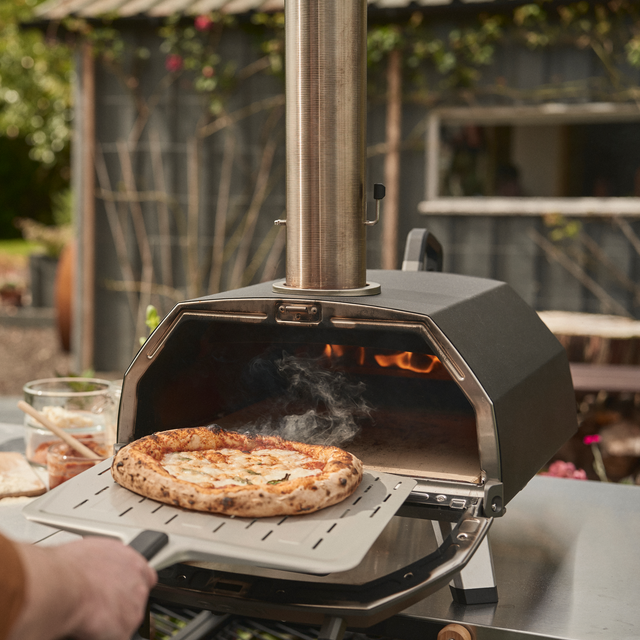Outdoor Pizza Oven Ooni KARU-2-PRO 16-inch pizza
